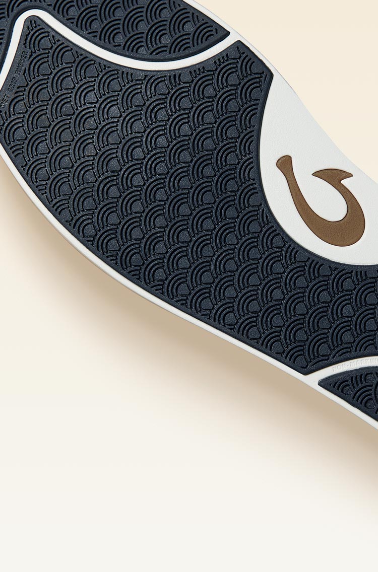 Unser abriebfester Wet Grip Rubber wurde für trittsichere Erkundungen entwickelt und bietet unübertroffene Traktion.